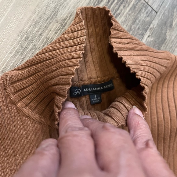 Adrianna Papell. Ribbed long sleeve mock turtleneck. Size S - Picture 5 of 9